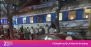 Tài xế xe máy tử vong thương tâm sau cú va chạm kinh hoàng với tàu hỏa tại Hà Nội