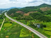 Tài xế xe tải bị phạt 23 triệu đồng vì chạy chậm và che biển số trên cao tốc