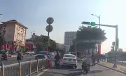 TP.HCM: Xe máy len lỏi gây va chạm với ôtô khi quay đầu, cảnh báo thói quen nguy hiểm
