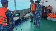 Tàu Hải quân 741 Cấp Cứu Thành Công Ngư Dân Bị Đột Quỵ Tại Quần Đảo Trường Sa