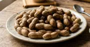 Đậu phộng luộc tốt hơn rang, đi bộ nhanh giảm rung nhĩ, cà phê bảo vệ não