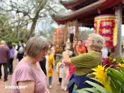 Việt Nam qua lăng kính truyền thông Anh: Vẻ đẹp hòa quyện cùng sự hiếu khách đặc trưng