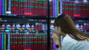 VN-Index lao dốc 34 điểm, thanh khoản bùng nổ kỷ lục đầu năm 2026