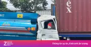 Xe bồn tông xe đầu kéo trên xa lộ Hà Nội, giao thông ùn tắc hơn 1 km