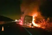Xe tải bốc cháy dữ dội khi lưu thông trên cao tốc Phan Thiết - Dầu Giây
