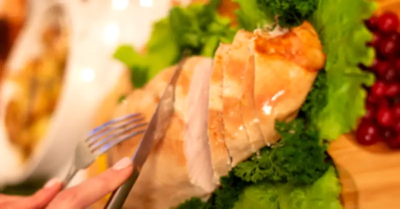 Sai lầm khi ăn thịt khiến người đàn ông phải cấp cứu bụng trướng to