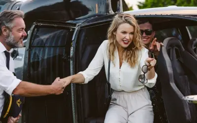 10 Bí Mật Người Giàu Không Chia Sẻ: Lý Do Bạn Chăm Chỉ Vẫn Khó Thành Công