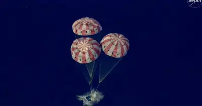 Artemis II kết thúc hoàn hảo: Nước mắt, kỷ lục và bước tiến vĩ đại của nhân loại