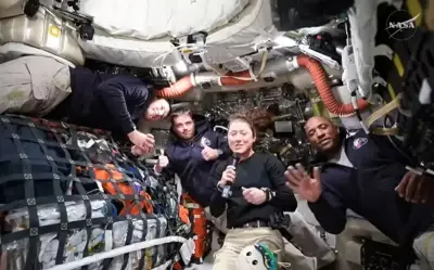 Artemis II Phá Kỷ Lục Bay Xa, Đặt Tên Cho Các Hố Va Chạm Trên Mặt Trăng