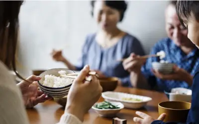 Bí Quyết Sống Thọ: 3 Nguyên Tắc Vàng Trong Cách Ăn Uống Của Người Trường Thọ