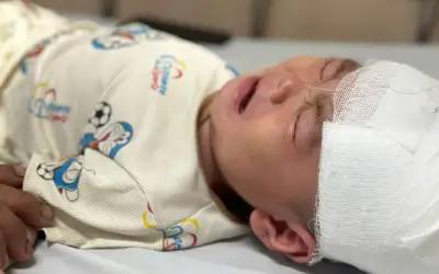 Bé trai 1 tuổi nguy kịch sau tai nạn gia đình, nghèo khó cần sự giúp đỡ