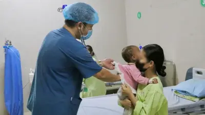 Bé trai 15 tháng tuổi thoát khỏi lằn ranh sinh tử sau tai nạn giao thông nghiêm trọng