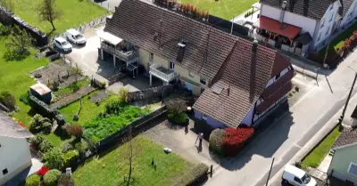 Bé trai 9 tuổi bị cha nhốt trong xe tải hơn 1 năm, lộ chuyện từ âm thanh lạ