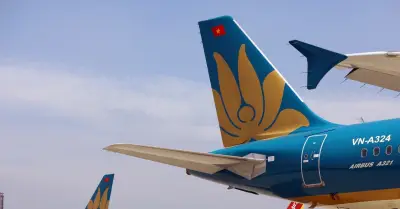 Bộ Xây dựng lạc quan về nguồn nhiên liệu bay, cân nhắc tăng trần giá vé máy bay