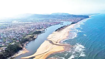 Bồi lấp cửa biển: Thách thức lớn cho kinh tế biển miền Trung
