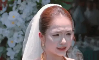 Cô dâu Thảo Nguyên 'chu mỏ' nín khóc trong lễ cưới gây bão mạng xã hội