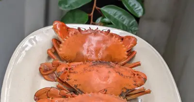 Cách luộc cua biển không bị rụng càng, giữ trọn vị ngọt tự nhiên