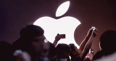 Chiến lược 'chờ đợi chủ động' của Apple: Khi tiền tỷ chỉ đủ thuê AI, còn đối thủ đốt 700 tỷ USD