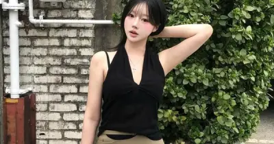 Chân váy trơn basic: Món đồ thời trang bất hủ cho mọi phong cách