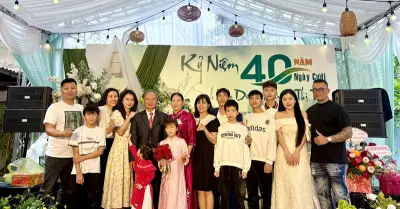 Chàng rể Bắc Ninh dựng rạp làm đám cưới lần 2 cho bố mẹ vợ, hàng xóm khen ngợi