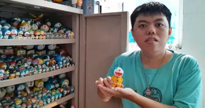 Chàng trai 9X khuyết tật ở TP.HCM sưu tập 549 mô hình Doraemon và gần 20.000 con hạc giấy