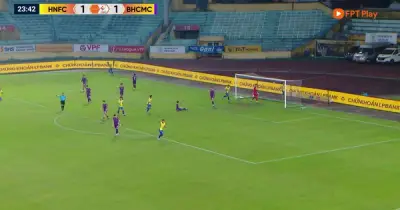 CLB Hà Nội Thắng Đậm 4-2 Trước Becamex TPHCM, Hoàng Hến Tỏa Sáng