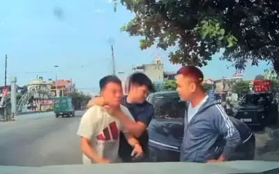 Clip tài xế ô tô bóp cổ, đánh người gây xôn xao: Công an vào cuộc xác minh