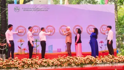 Cần Thơ khai mạc Hội sách lớn chào mừng kỷ niệm 51 năm Giải phóng và 136 năm sinh Bác Hồ