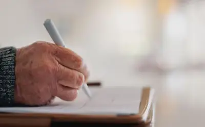 Con trai oà khóc khi đọc di chúc cha để lại 17 tỷ nhưng không được thừa kế