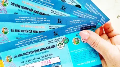 Cúp Hùng Vương: Giờ thi đấu muộn, vé không số ghế tạo nét riêng