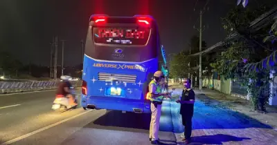 CSGT TP.HCM xử phạt nhiều tài xế xe khách vi phạm trên quốc lộ 13