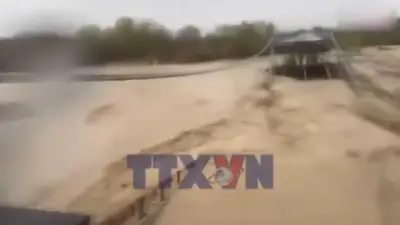 Cầu sập tại Italy cô lập giao thông, thiên tai hoành hành miền Trung - Nam