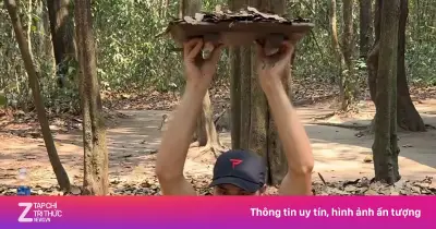 Cầu thủ Christian Alshon thích thú trải nghiệm chui hầm tại địa đạo Củ Chi