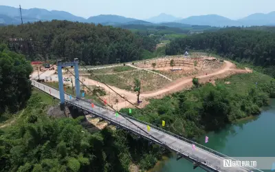 Cầu Treo Bình Thành Thu Hút Du Khách Với Tổ Ong Khổng Lồ Và Đồi Chuông Gió