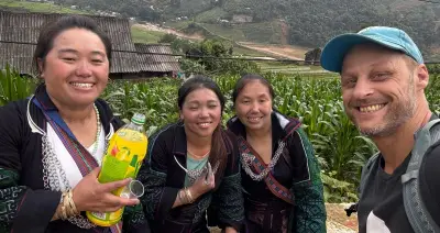 Du khách phương Tây xúc động rơi nước mắt khi rời Việt Nam, kể về những trải nghiệm ấm lòng