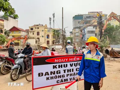 Gỡ điểm nghẽn mặt bằng, hai dự án cầu vượt sông Hồng tăng tốc