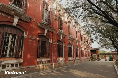 Ghế Thăm Trường Quốc Học Huế: Kiến Trúc Cổ Kính Giữa Lòng Cố Đô