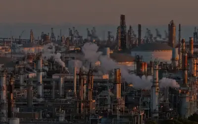 Giá dầu giảm mạnh sau thỏa thuận ngừng bắn Mỹ - Iran tại eo biển Hormuz