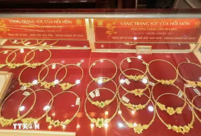 Giá vàng ngày 10/4: Biến động nhẹ, duy trì mức cao tại các công ty vàng bạc đá quý