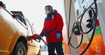 Giá xăng dầu leo thang, các nước cầu cứu trước cú sốc nguồn cung