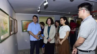 Hà Nội: Hai triển lãm mỹ thuật chào mừng 51 năm thống nhất đất nước và 140 năm Quốc tế lao động