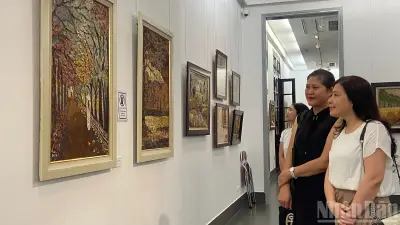 Họa sĩ Tạ Hải triển lãm hơn 80 tranh lá sau 60 năm miệt mài sáng tạo