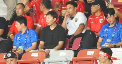 HLV Kim Sang-sik chia tay trợ lý Lee Jung-soo, VFF cảm ơn đóng góp