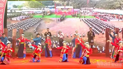 Hơn 100 đồng bào 16 dân tộc tái hiện văn hóa tại Làng Văn hóa dịp 30/4-1/5