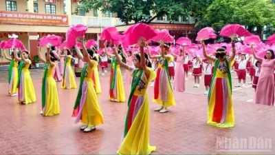 Hơn 262.000 học sinh Hưng Yên đồng diễn múa hát sân trường mừng ngày 30/4