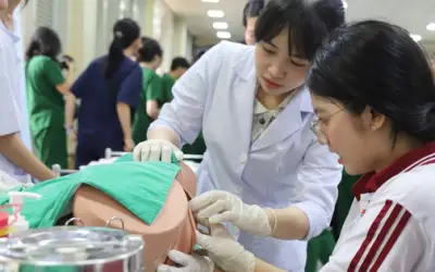 Hơn 3.000 học sinh, phụ huynh tham gia ngày hội tư vấn tuyển sinh Y Dược