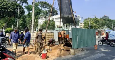 Hàng trăm lô cốt xuất hiện trên đường TP.HCM do thi công metro số 2, người dân cần cảnh giác