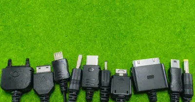 Hành Trình Từ Hỗn Loạn Đến Chuẩn Mực: Những Cổng Sạc Điện Thoại Độc Quyền Trong Lịch Sử