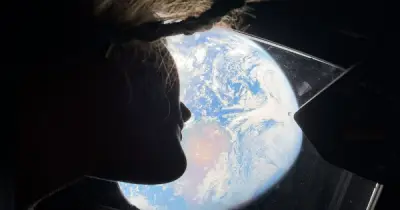 iPhone 17 Pro Max Lập Kỷ Lục: Thiết Bị Di Đầu Tiên Chụp Ảnh Trái Đất Từ Không Gian Sâu