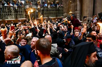 Jerusalem Rực Sáng Trong Lễ Lửa Thánh, Thu Hút Hàng Nghìn Tín Đồ Kitô Giáo